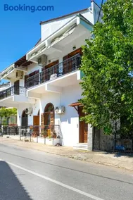 Tasia's Holiday House - Image 4