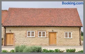 Court Farm Barns - Image 4