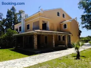 Antonia Beachfront Villa - Image 1