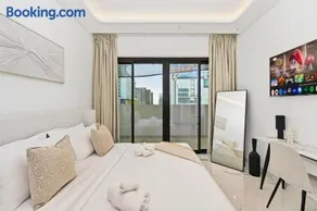 Studio and 1BR Meydan Azure Gateway Superior- 10min to Burj Khalifa, Dubai Mall and Airport and 20min to Marina - Image 4