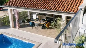 A stunning villa with a swimming pool in Lindar near Pazin - Image 5