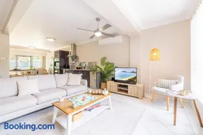 Magnolias, 6 Marine Dr - air con, linen and Wi-Fi - Image 5