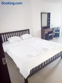 ชาโตว เรสซิเดนซ์ Chateau Residences - Image 4