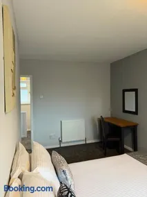 Central Serviced Apartments by Roomsbooked - Image 2