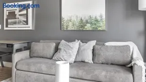 Landing Modern Apartment with Amazing Amenities (ID8044X07) - Image 3