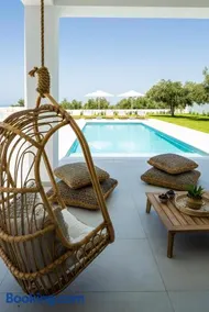 Vilana White Elegant Villa - Image 1