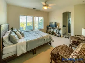 Serrano Village Villa - Image 3