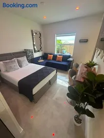 Tropical Studio - Image 1