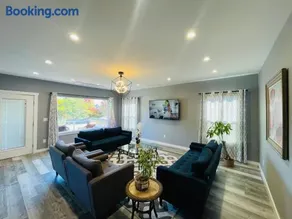 Green Lake 1st Line Home A with Central Air Conditioners - Image 3