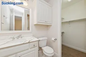Highland Park, Oak Lawn Dallas Townhome - Image 4