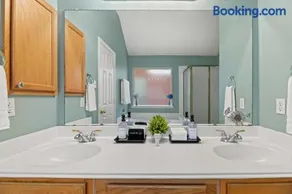 Relaxing 3BR 2BA Oasis - Hot Tub & 5 Beds! - Image 1