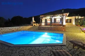 VILLA KOUTSOYPIA STONE HOUSE - Image 1