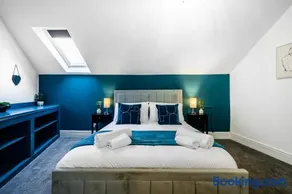 Stunning House Sleeps 7 - Parking - Image 3