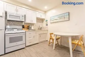 Walk 2 Beach, Parking, AC, WD,15min2LAX,Remodel - Image 2