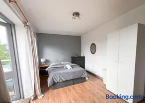Well-equipped 4 Bedroom House close to City Centre - Image 2