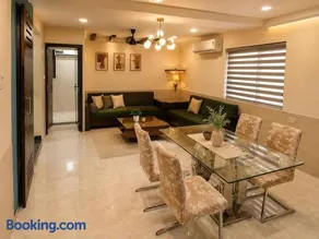 Vishwakarma Niwas Jacuzzi Villa with Pool - Image 5