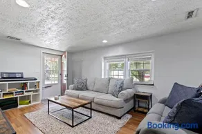 Cozy & Quiet Home Away from Home - 3 Beds 2 Baths - Fully Fenced Yard - Image 4