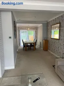 3 bed house Winchster Road Chingford sleep 7 people 3 beds one sofa bed - Image 2