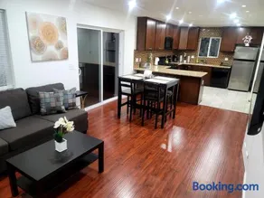 4 Bedrooms & 2.5 Bathrooms in LA - Image 1