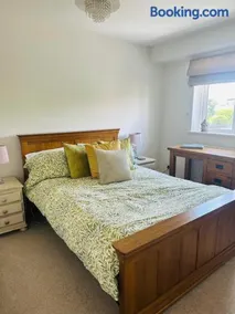 Cotswold Village Bed and Breakfast - Image 1