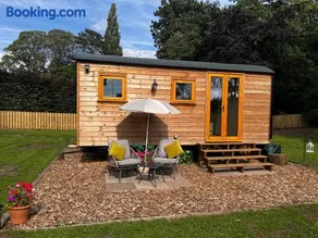 Hut in the hall - Image 4