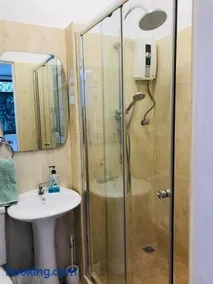 Master Bedroom with private bathroom and kitchen - Image 1