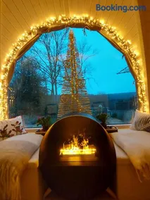 La CABANE LUXUEUSE AVEC JACUZY - Image 2