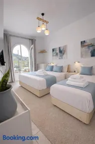 Navy Studio by likeyourhome with Mountain View Balcony, Near Beach 1 km, Self Check-in - Image 1