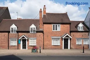 Rose and Rampart No 59 in Centre of Kenilworth - Image 2