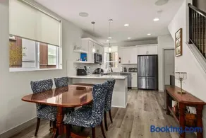 Sleek 3BR Seattle Townhome - Mins to UW and Downtown - Image 4