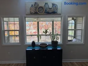 Upscale Two Bedroom Mountain Retreat - Image 3