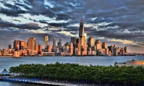 Cozy apartment with city skyline. Easy commute midtown Manhattan. - Image 1