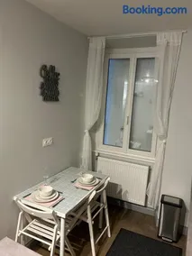Chabanais town centre Apartment Rose - Image 3