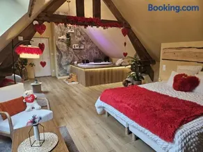 Le Chalet, Escapade Spa & Jacuzzi Privé proche Lille - Image 4