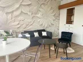 Luxembourg City Terrace Apartment - Image 4
