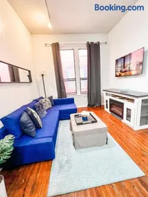2BR Top Floor Suite Free Parking - Conv Center - Image 3