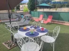de 1 à 6 avec terrasse solarium, vue panoramique et parking gratuit - Image 2