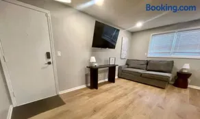 Joslyn 12-Newly remodeled 1 BDRM - Image 3