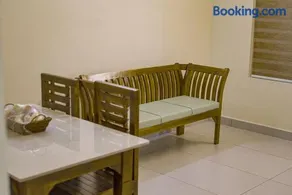 Standard Room Near CIAL Airport King Bed & Wi-Fi - Image 2