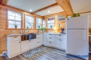 Chateau Merlot - Private Appalachian Cottage - Image 3