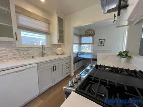 El Nido Beachlife Cottage in South Bay Los Angeles - Image 3