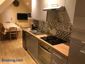 Logement @ 10 personnes avec piscine intérieure 31 degrés zoo de la FLECHE 24 h du Mans - Image 3