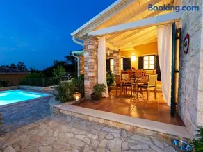Villa Salvea with heated pool - Image 4