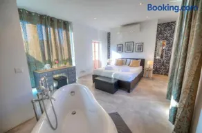 Casa Bartolo A Hidden Gem - Spacious Village Home EBAR1-1 - Image 2