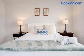 Savvy Retreat Pooler King Bed Gym Pool - Image 1