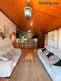 Casa Castaño - Chalet con patio y piscina de temporada - Image 2