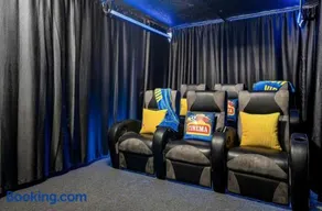Sleeps 25 • Heated Pool• In+Outdoor Games •Theater - Image 2