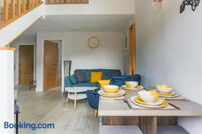 Little Cedars House - Image 5