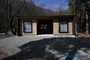 浩庵キャンプ場 本栖湖畔 キャビン Cabins at Lake Motosu Kouan campground cottages, bungalows - Image 3