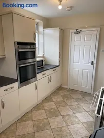 Spacious, Sleeps 18, 3 Bathrooms, Parking, Parks, Mansfield, Sherwood - Image 3